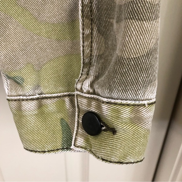 Free People x one teaspoon | Safari Camo Embroidered Collar Bandits Jean Jacket - Picture 14 of 16